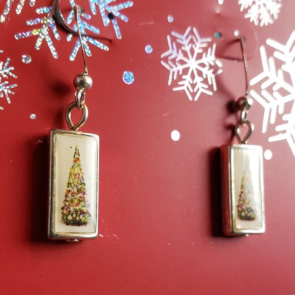 3/10$ NWT Christmas tree double sided earrings - Picture 4 of 5